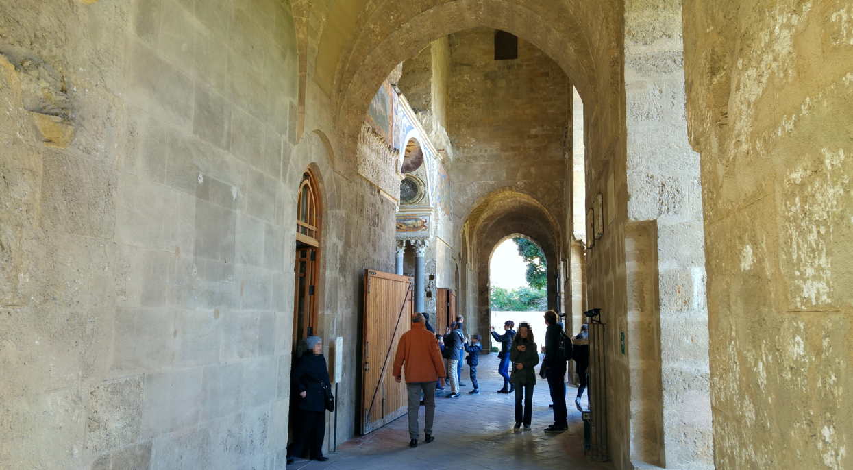Palacio de la Zisa - Pórtico con puerta salida palacio