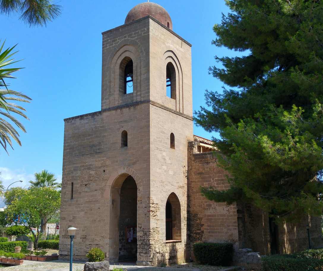 Fachada y campanario de San Giovanni dei Lebbrosi