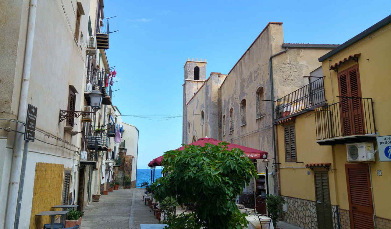 Bastión de Marchiafava - Piazza Crispi vista desde Via Ortolani