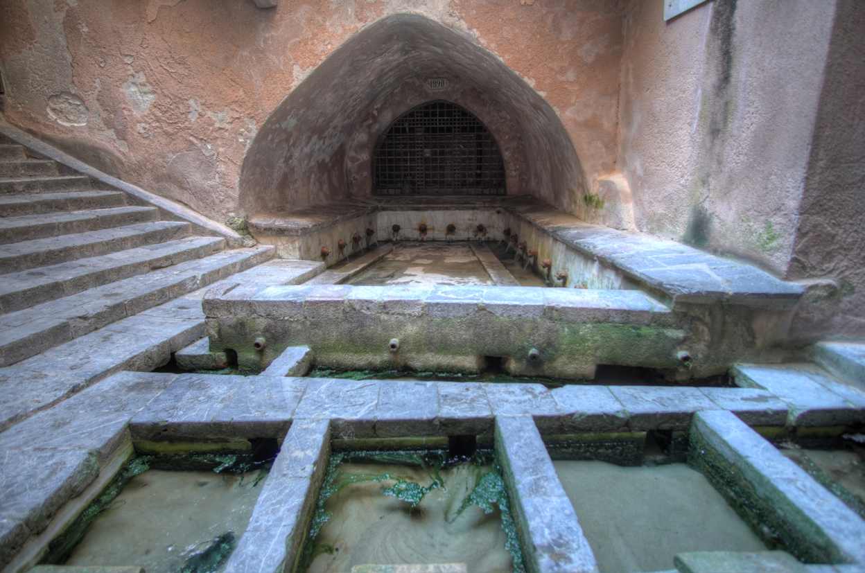 Lavadero medieval de Cefalù - Pilas para fregar