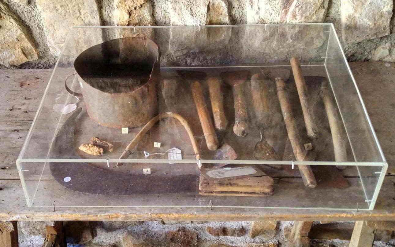 Museo de Gibilmanna - herramientas para la recolecta del maná