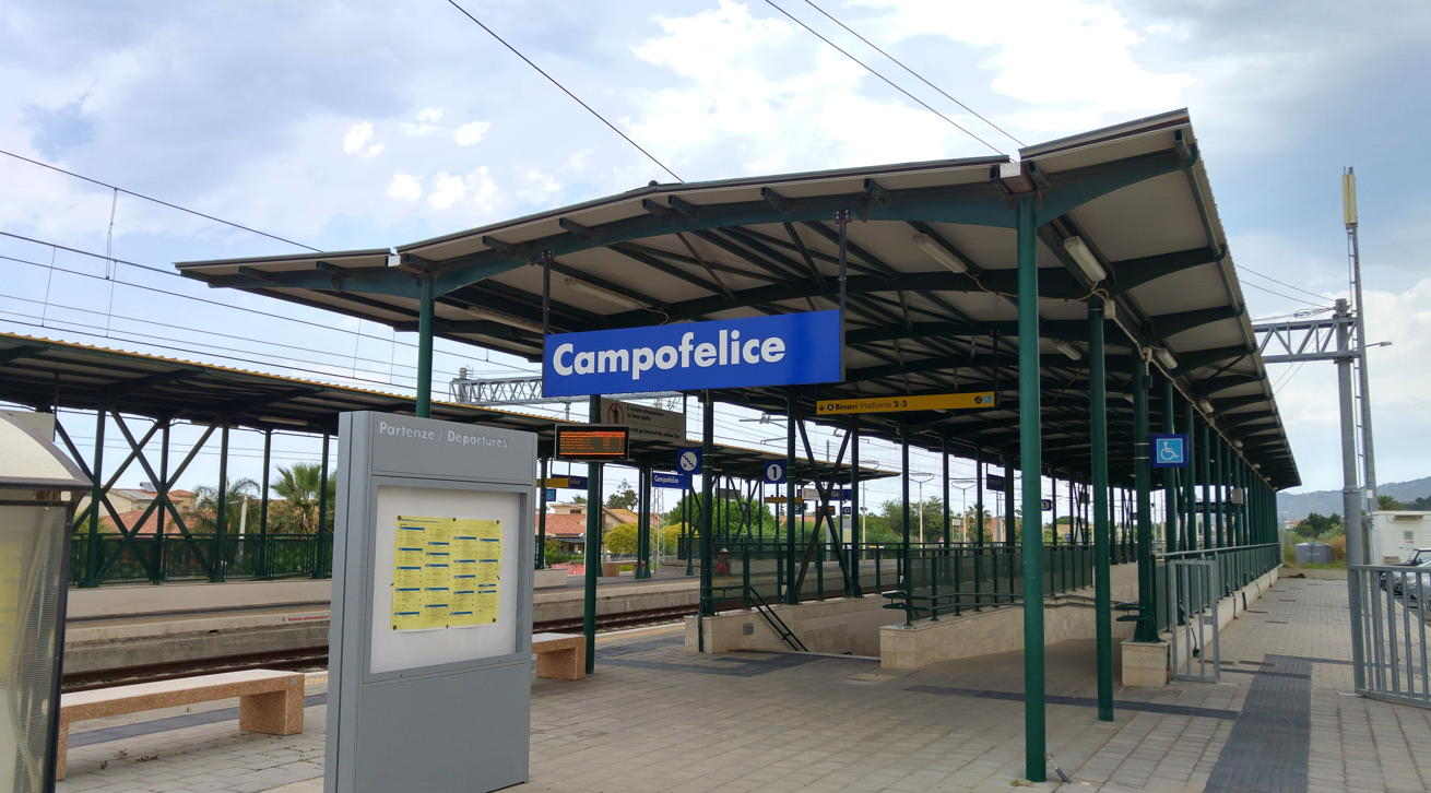 Playa de Campofelice di Roccella - Estación de Campofelice di Roccella