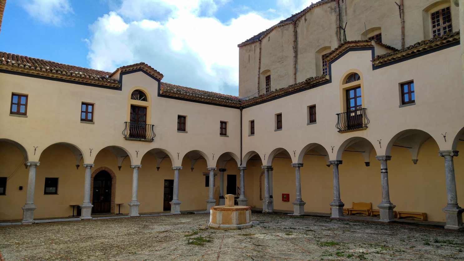 Castelbuono - claustro del convento de San Francesco