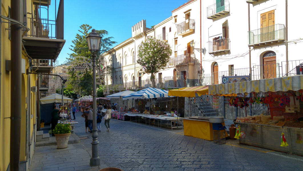 Corso Vittorio Emanuele de Collesano a la altura del Museo de la Targa Florio