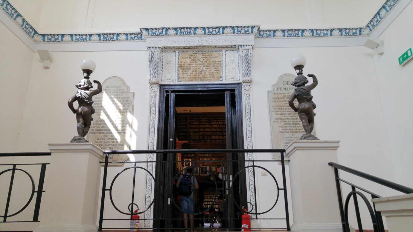 Biblioteca Comunale di Palermo in Casa Professa - portal interior