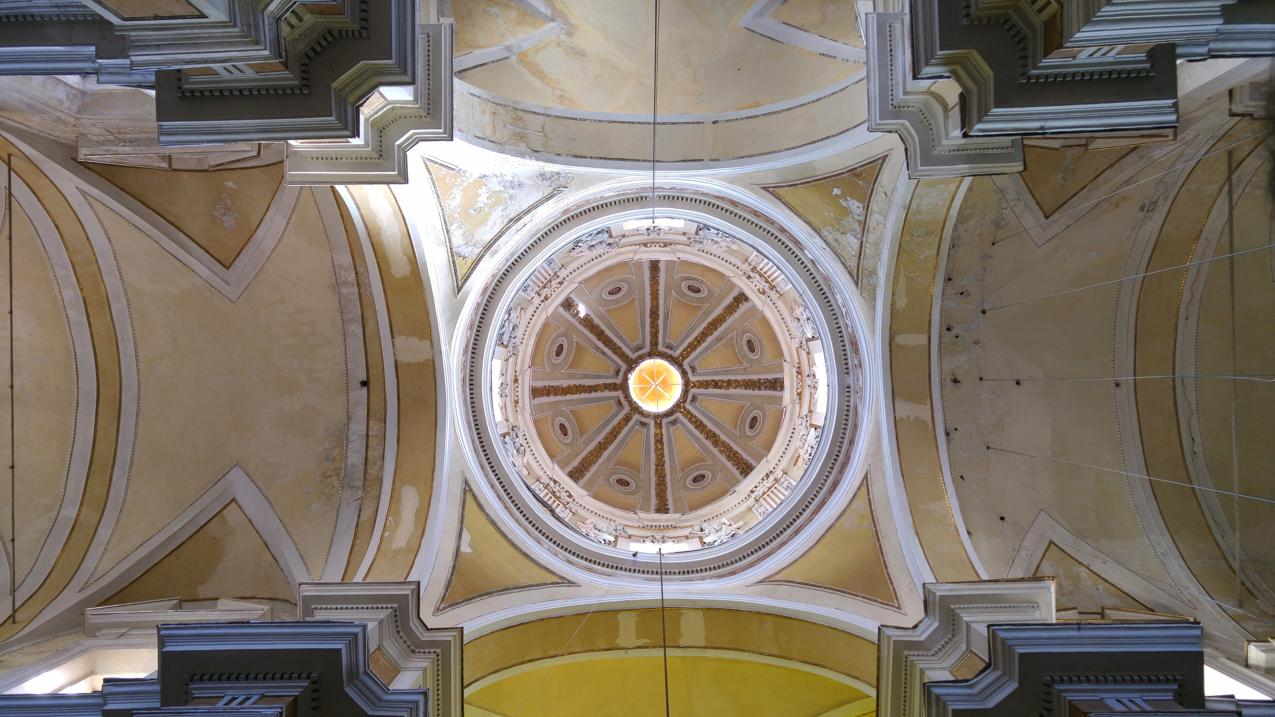 Iglesia del Carmine Maggiore - interior cúpula