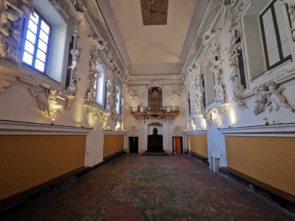 Oratorio de San Mercurio - salón y contra-fachada