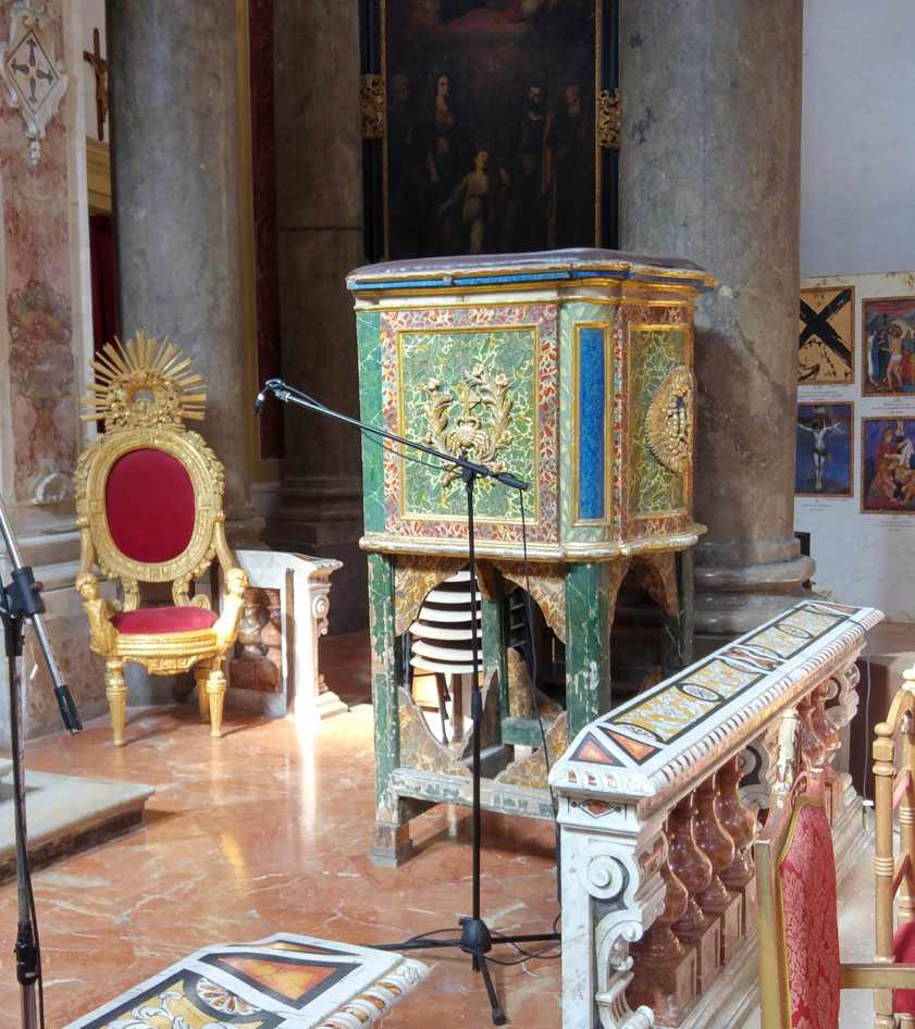 Iglesia de San Francesco Saverio - púlpito del siglo XVIII 
