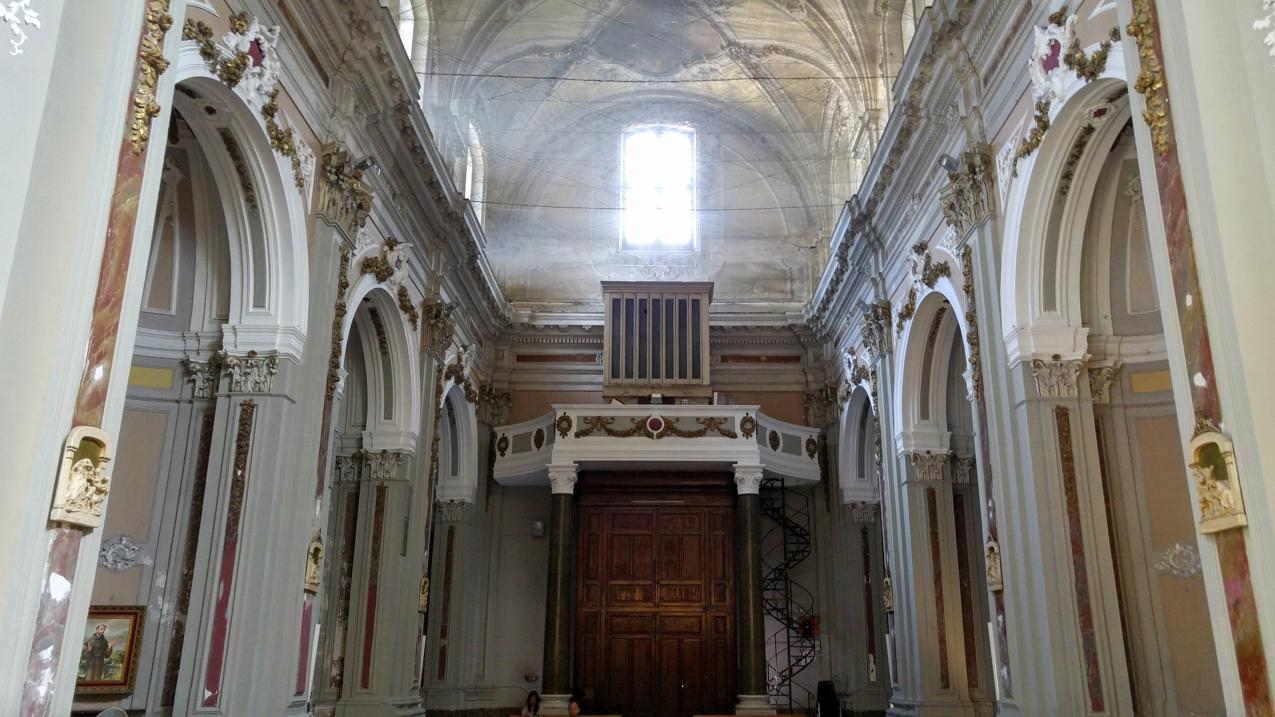 San Giorgio in Kemonia - contra-fachada con órgano