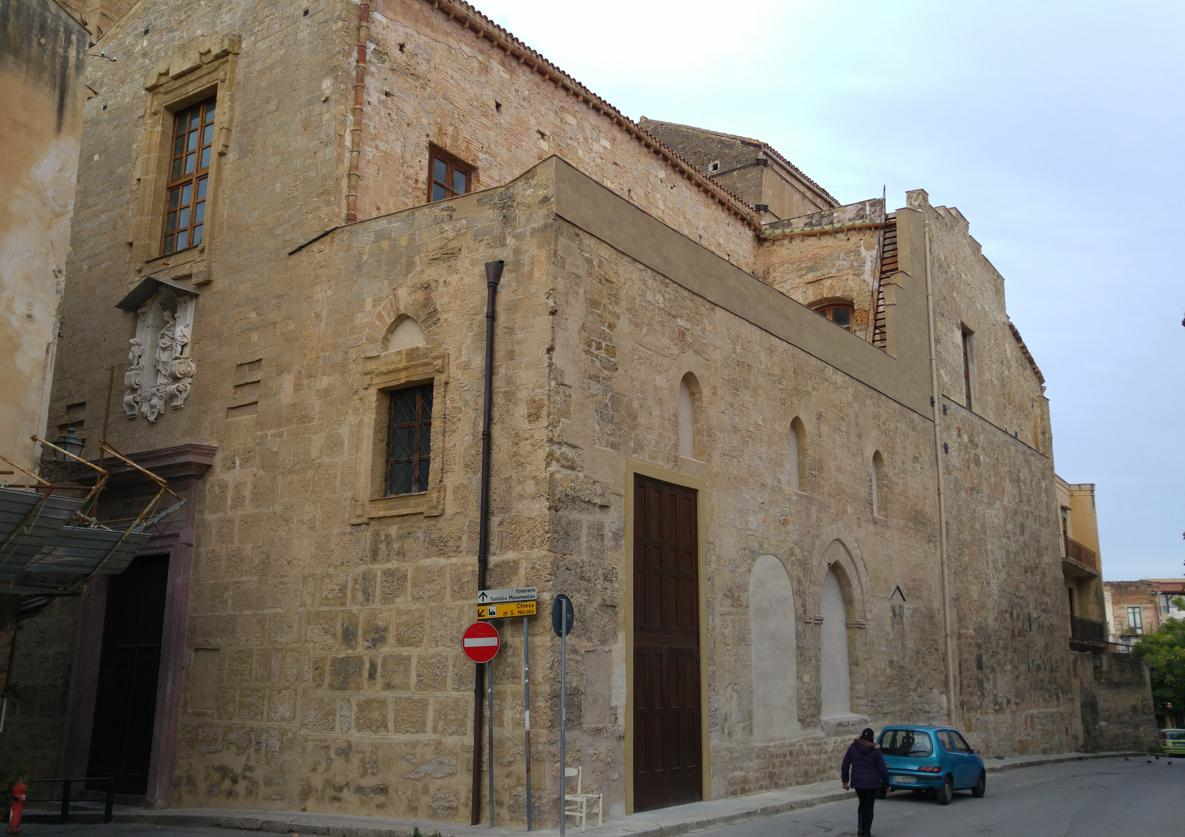 San Nicoló di Bari - la fachada sur de la iglesia