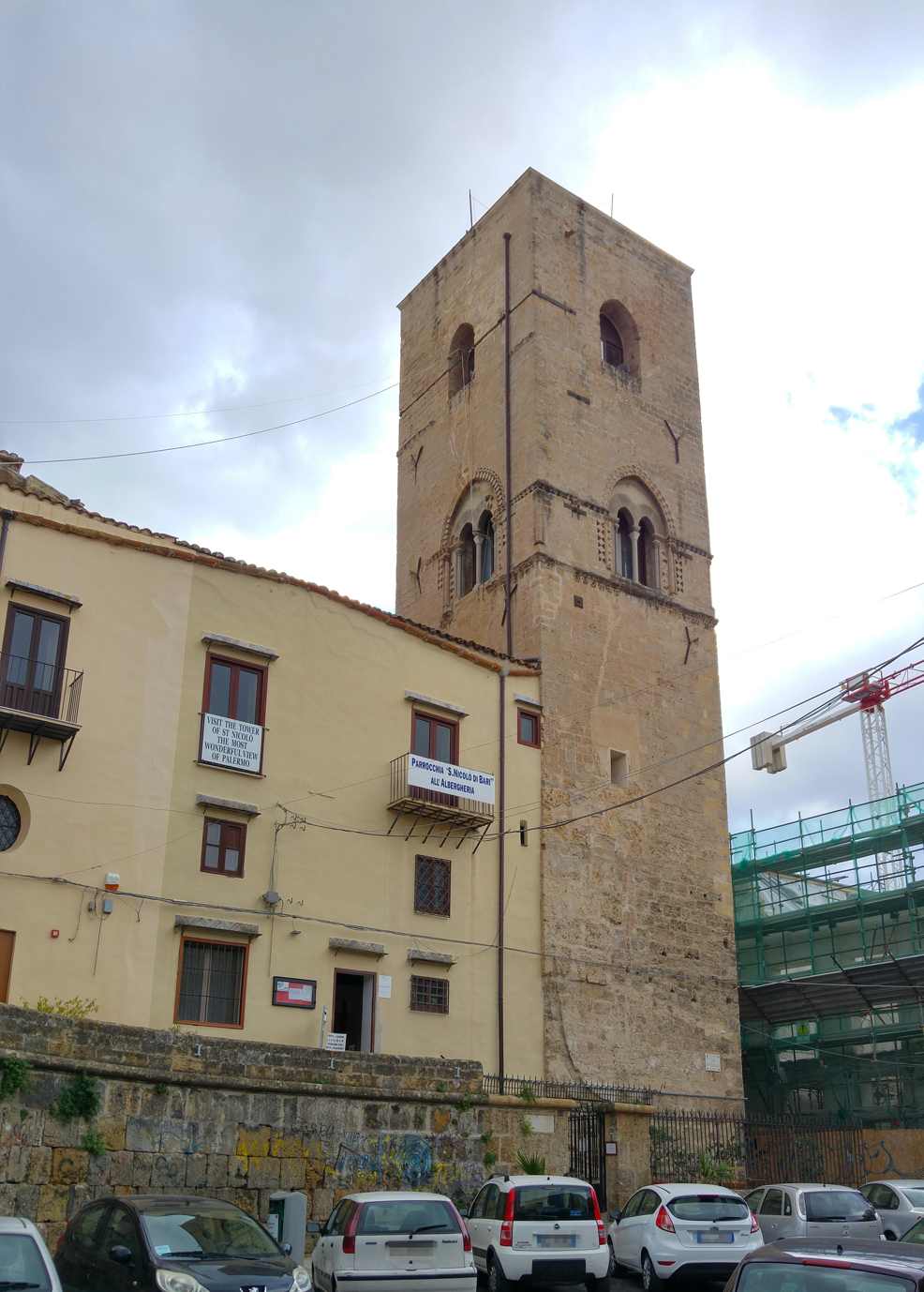 San Nicoló di Bari - torre-campanario y portal exterior
