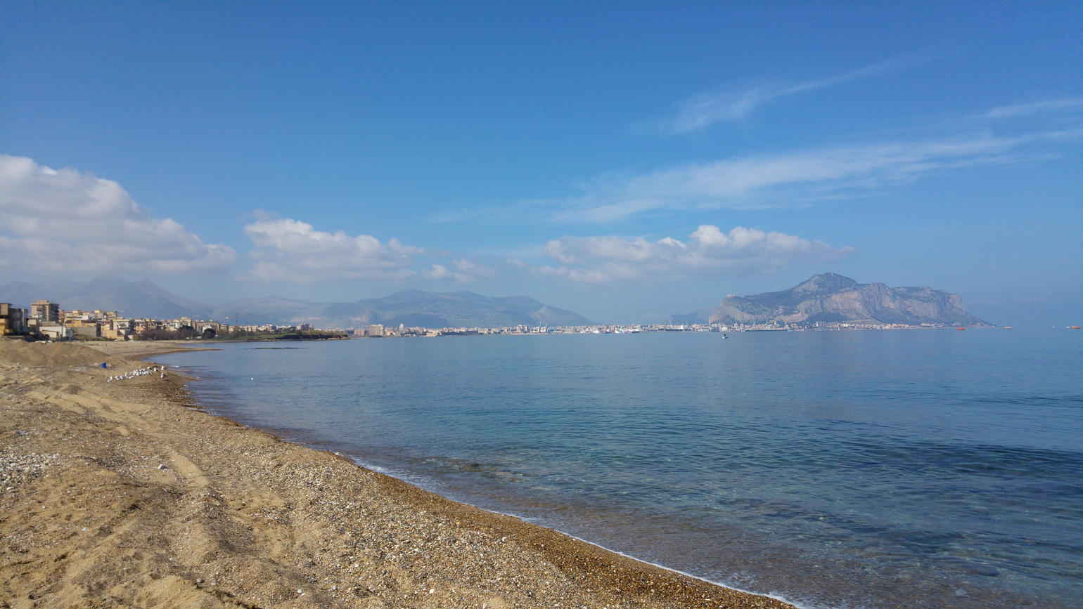 Golfo di Palermo - la playa del Golfo Palermo cerca del rio Oreto