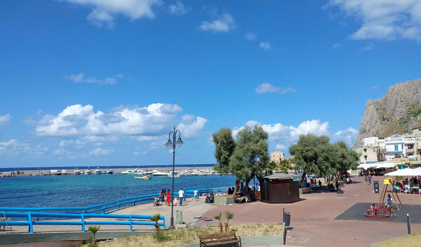 plaza-mirador del puerto de Sferracavallo