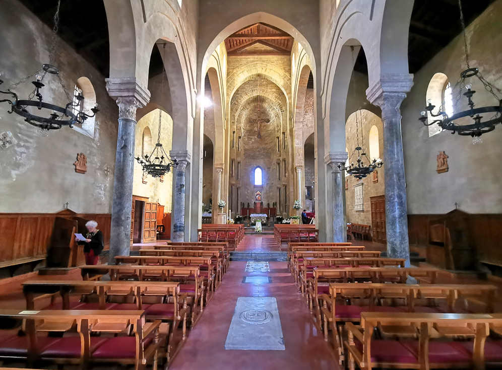 Iglesia de la Magione - vista interior desde entrada