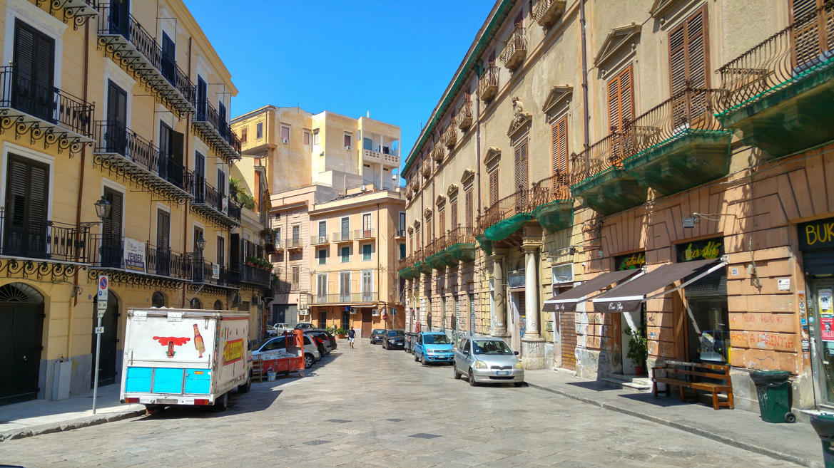 Mercato dei Lattarini - la Via Vincenzo Cantavespri