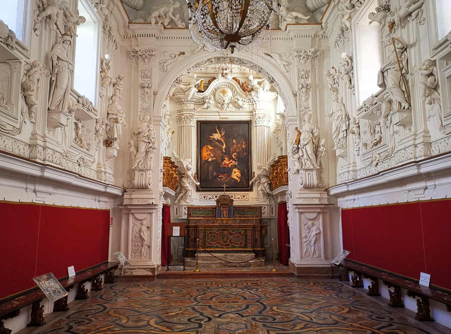 Oratorio de San Lorenzo - salón con altar