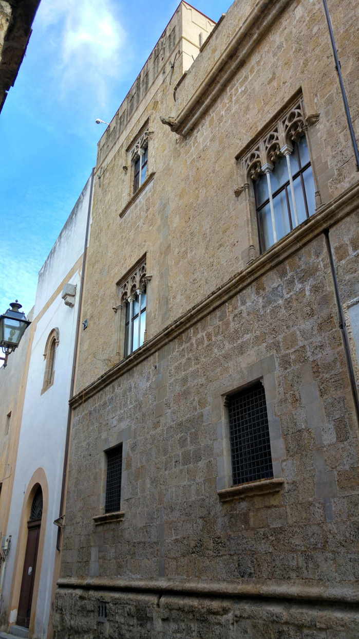 Palazzo Abatellis - detalle fachada con torre izquierda