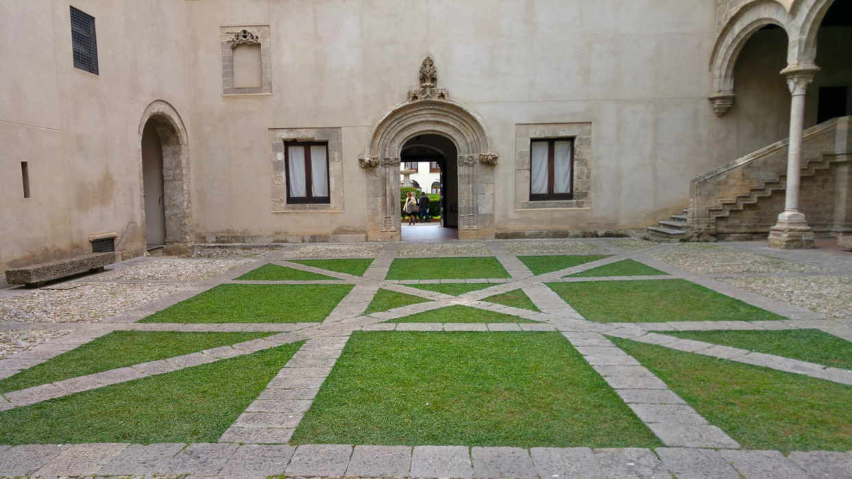 Palazzo Abatellis - vista patio con portal interior palacio