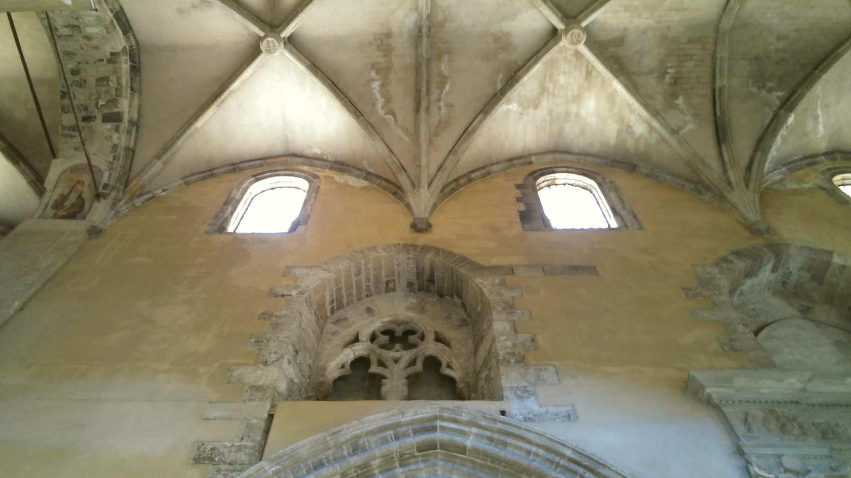 Basílica de San Francesco d'Assisi - ajimez y ventanas nave derecha