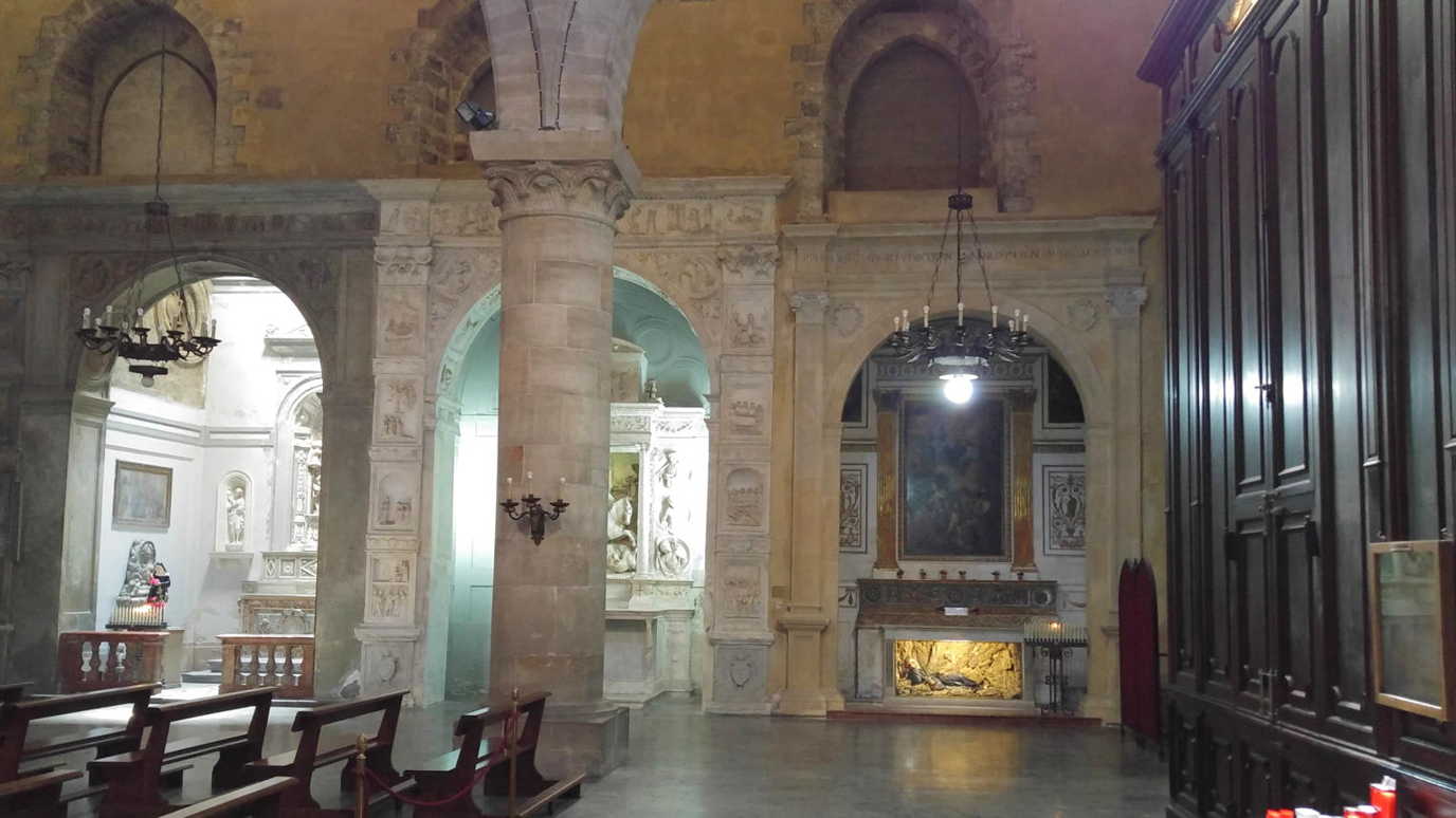 Basílica de San Francesco d'Assisi - primeras tres capillas de la nave lateral derecha