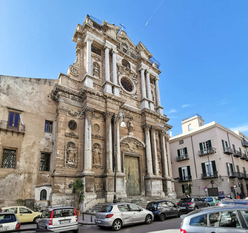 Santa Maria della Pietà - fachada en la Via Torremuzza