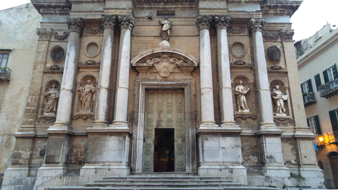 Santa Maria della Pietà - primer cuerpo fachada con portal