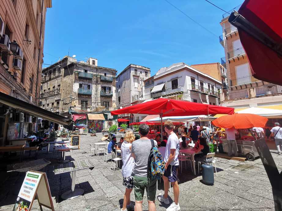 Mercado de la Vucciria - Piazza Caracciolo en verano