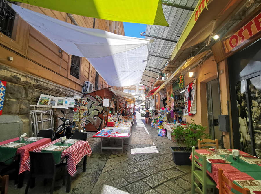 Mercado de la Vucciria - Via Maccheronai mirando hacia la Piazza San Domenico
