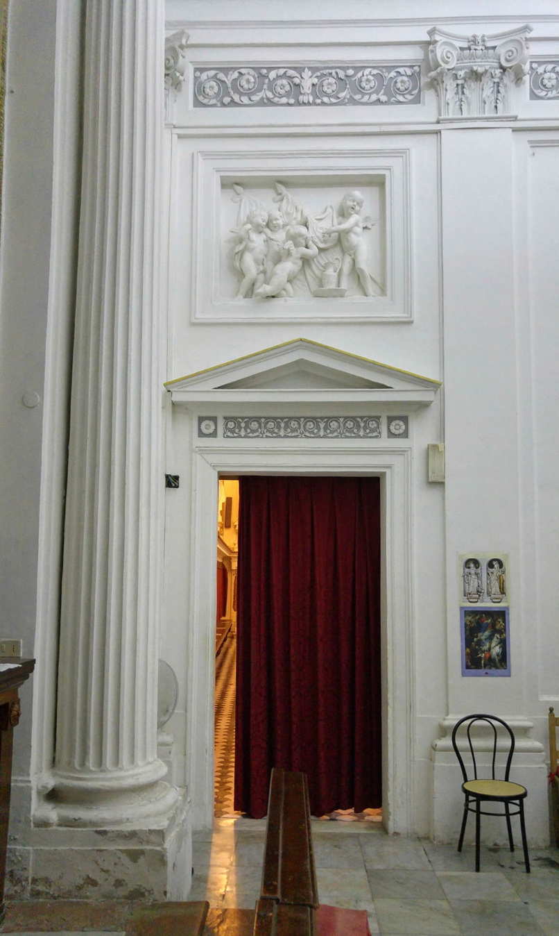 Oratorio de San Domenico - portal izquierdo oratorio