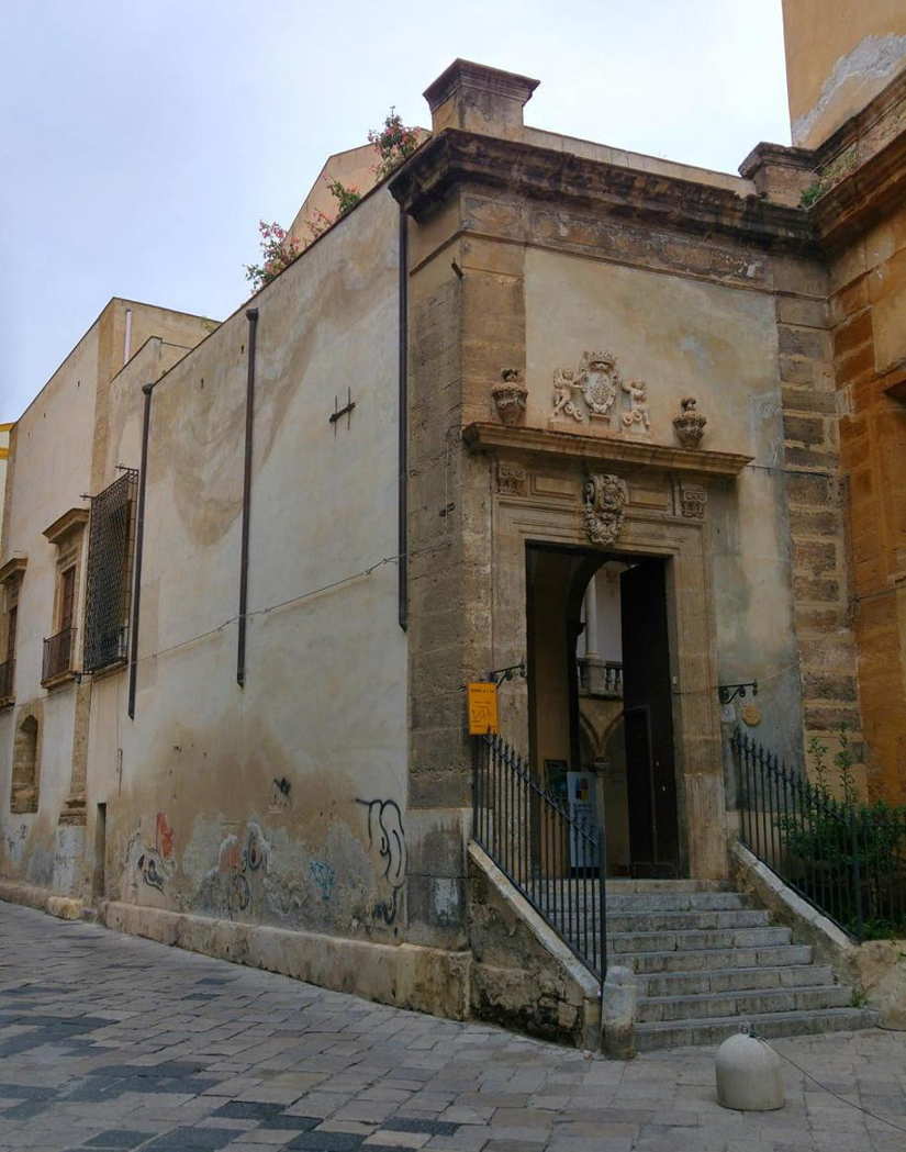 Claustro de Santa Cita y exteriores del oratorio - el portal exterior del Oratorio de Santa Cita
