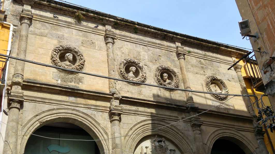 Santa Eulalia de los Catalanes - decoraciones del siglo XVI en la fachada