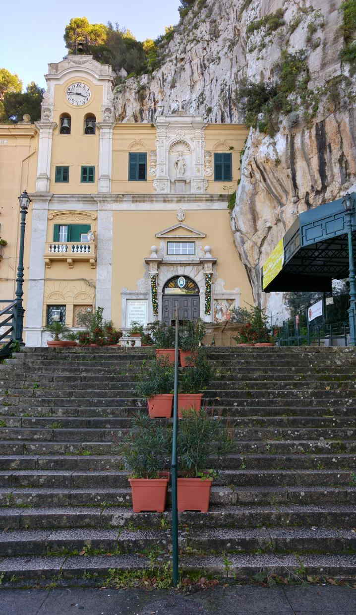 Santuario de Santa Rosalía - Escalera principal