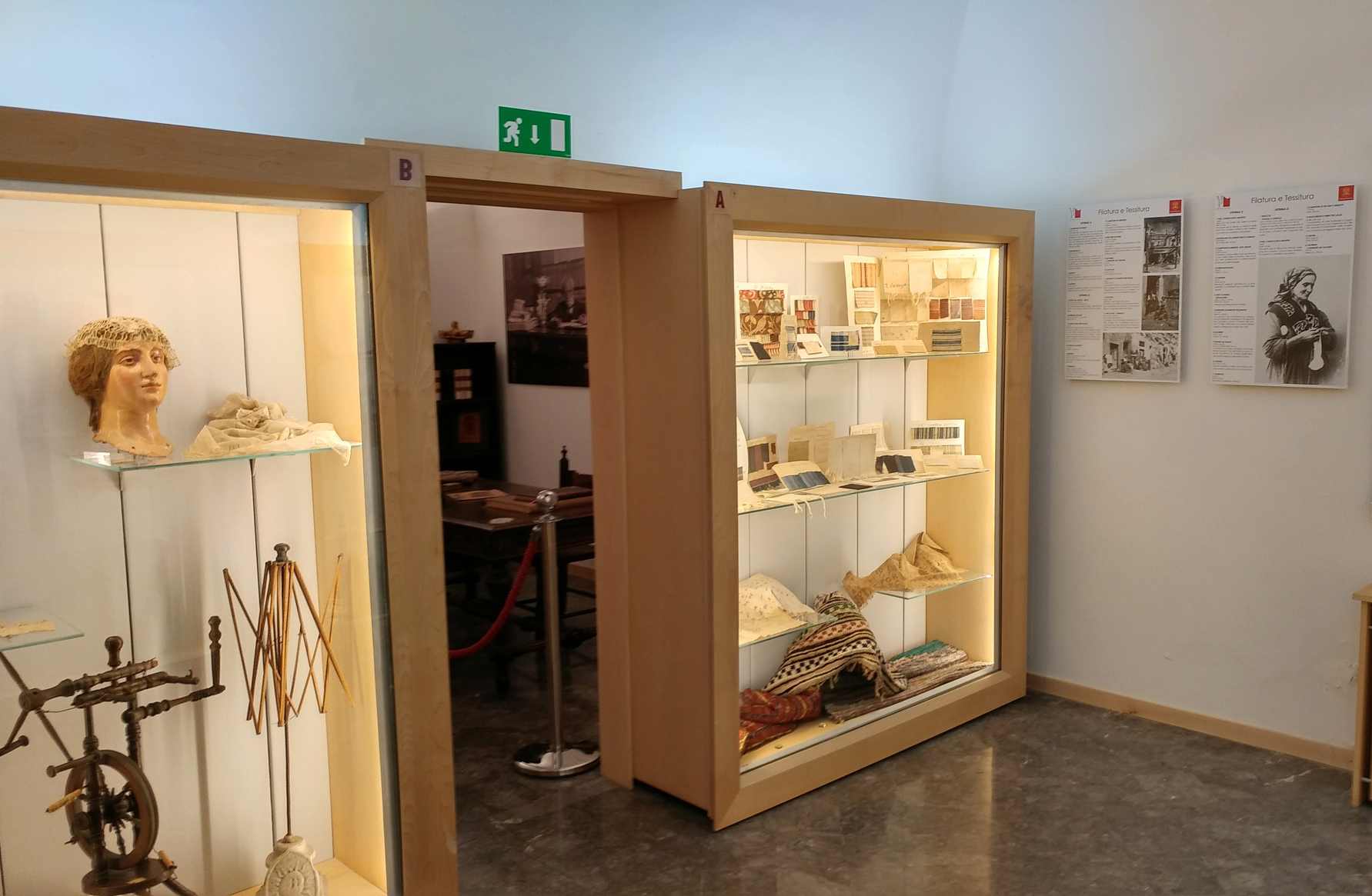 Museo etnográfico siciliano Giuseppe Pitrè - sala expositiva dedicada al oficio de la tejeduría
