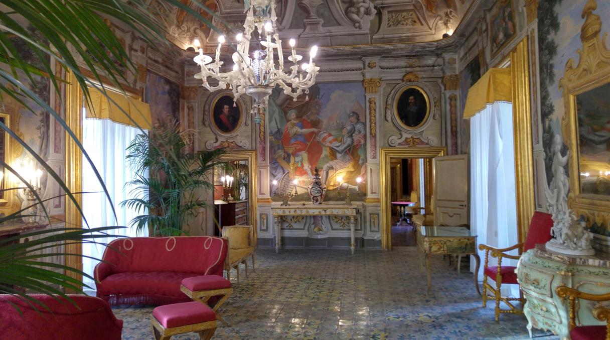 Villa Niscemi - salón de las cuatro estaciones con fresco Carlo Magno