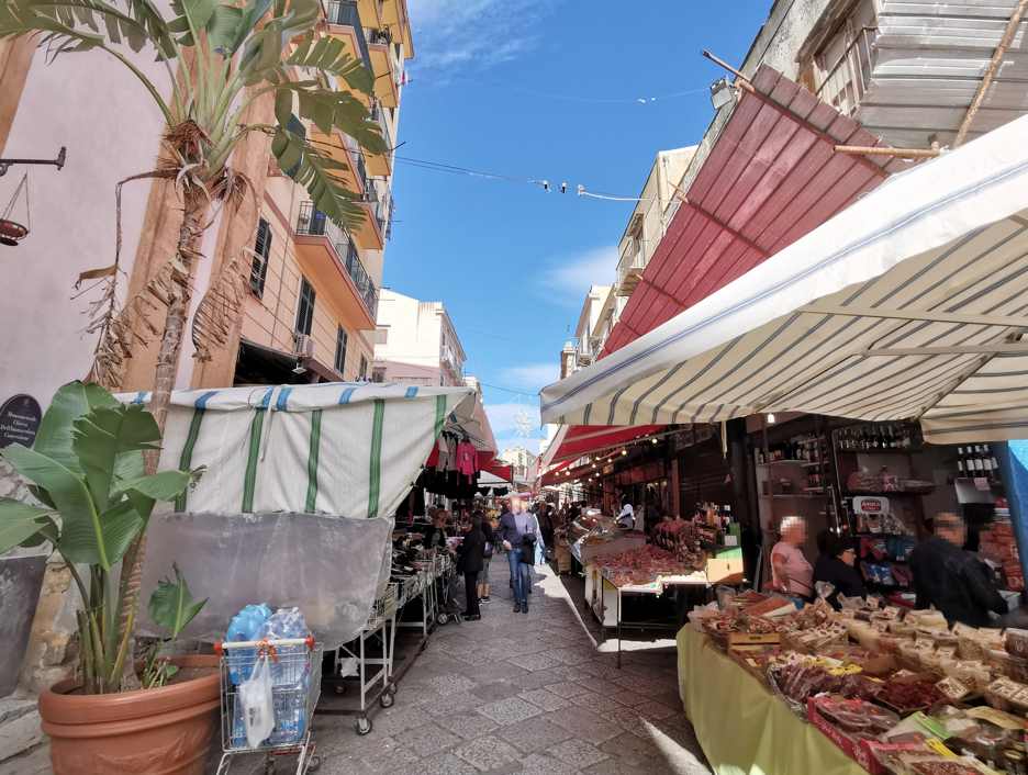 Mercado del Capo y Porta Carini - Via Carini
