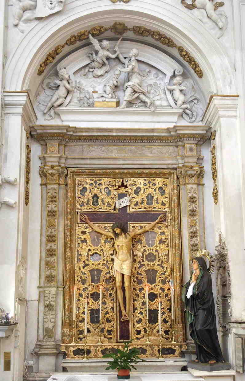 Iglesia de Sant'Agostino - Crucifijo tallado en madera del año 1617