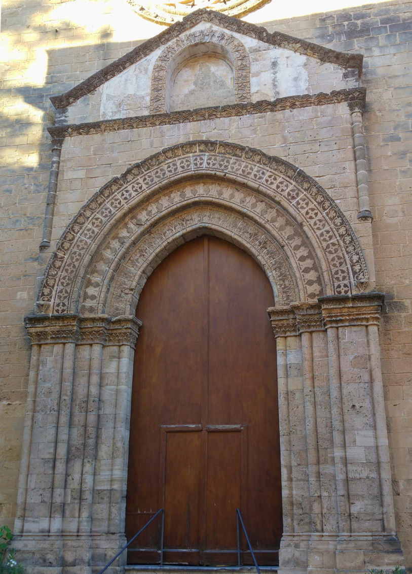 Iglesia de Sant'Agostino - portal principal siglo XIII