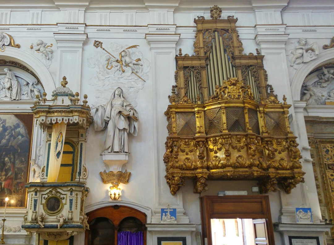 Iglesia de Sant'Agostino - púlpito y órgano