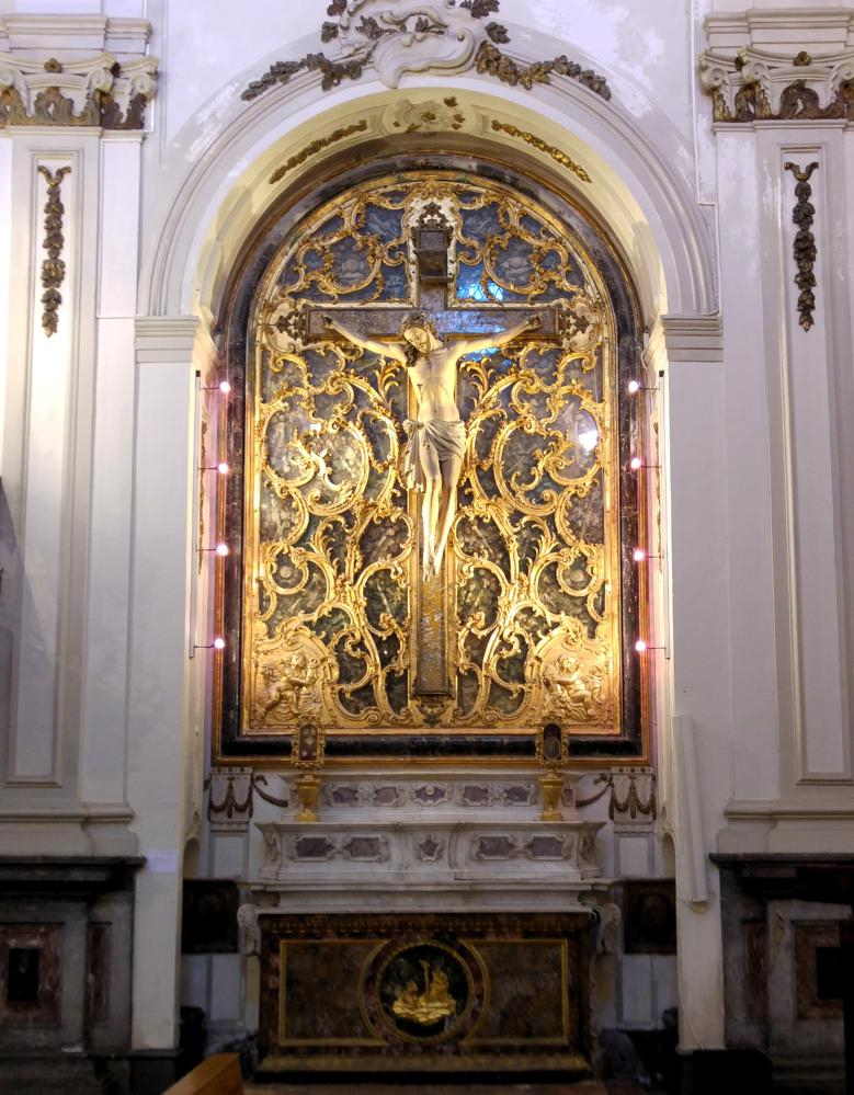 Santa Maria di Monte Oliveto - Crucifijo y reliquiario