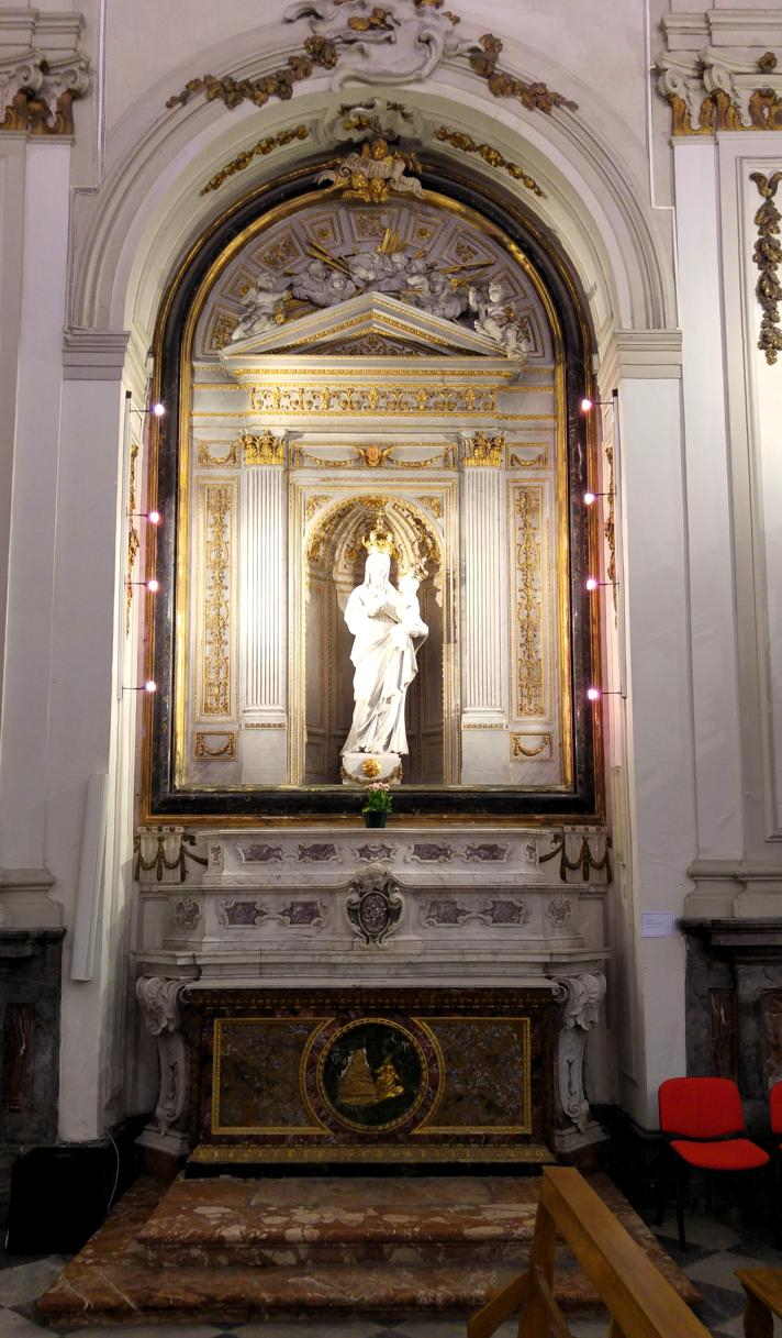Santa Maria di Monte Oliveto - Altar de la Virgen María.