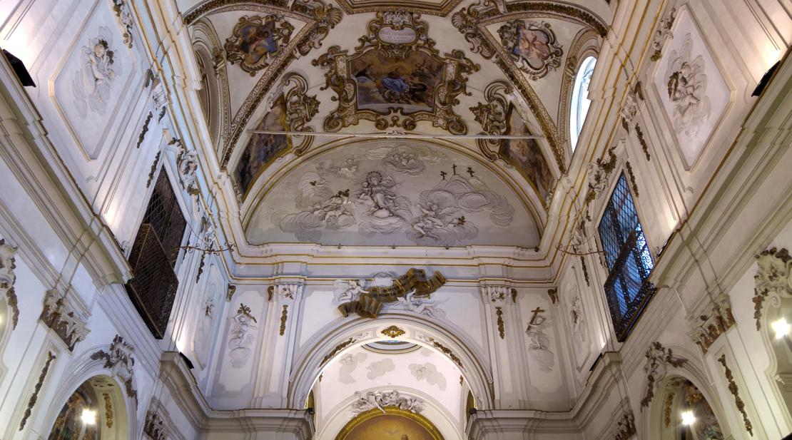 Santa Maria di Monte Oliveto - arco frontal del presbiterio y luneta de la bóveda