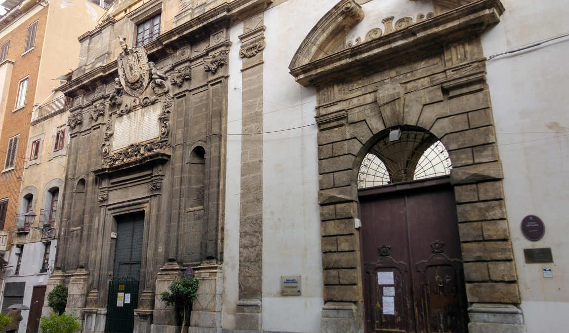 Iglesia de la Assunta - el portal del ex convento