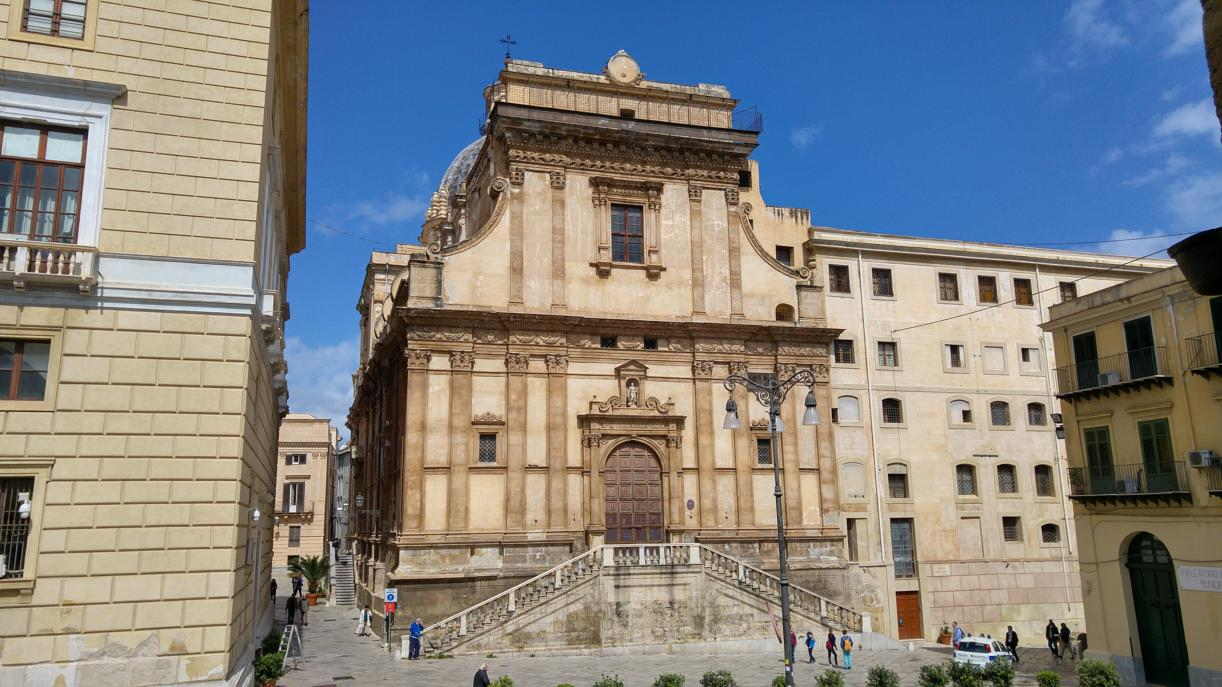Piazza Bellini - Iglesia de Santa caterina d'Alessandria