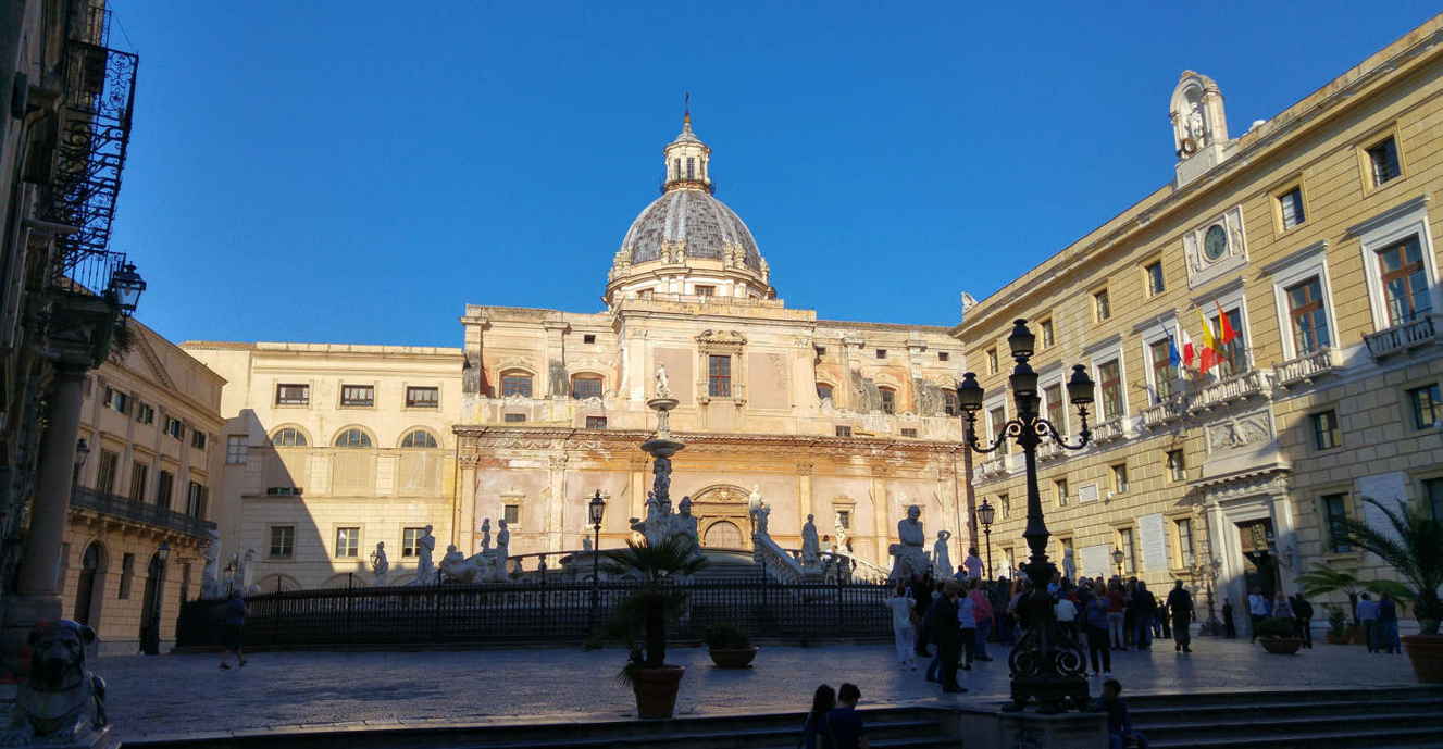 Santa Caterina d'Alessandria - fachada lateral vista desde la Via Maqueda