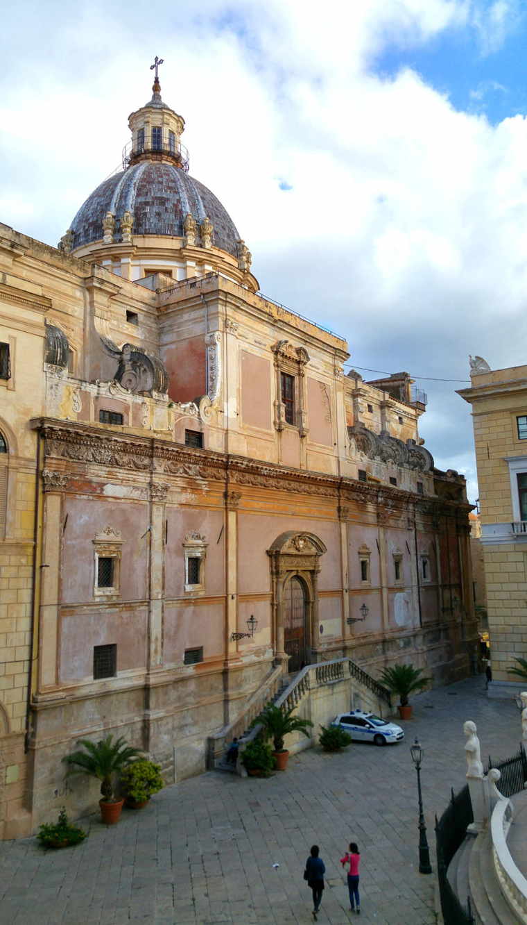 Santa Caterina d'Alessandria - fachada lateral y cúpula