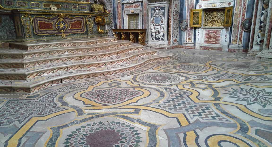 Santa Caterina d'Alessandria - suelo presbiterio y escalones altar