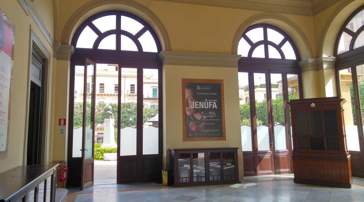 Teatro Massimo - sala acceso taquilla