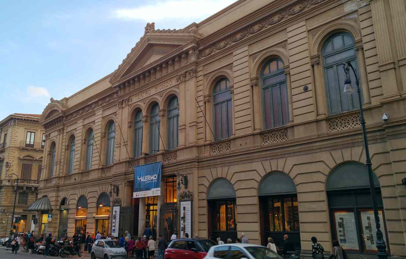 Teatro Biondo - Portal en la Via Roma
