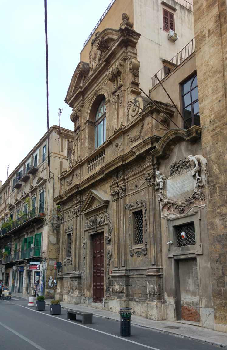 Biblioteca Regional de Sicilia - fachada de Santa María della Grotta