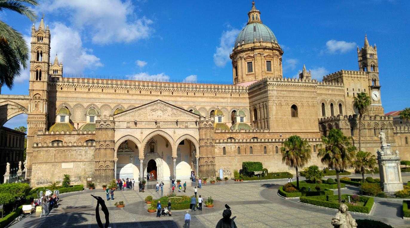 Fachada sur Catedral de Palermo